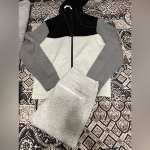 American Eagle sweat suit